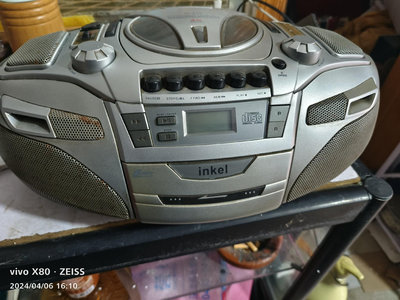 【二手】韓國原裝手提式面機。CD播放器一款。按配件機便宜。679【李掌櫃】