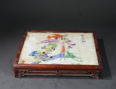 珍藏花梨木鑲瓷板畫茶桌。尺寸: 高6cm 長34cm 寬27cm13000R-871