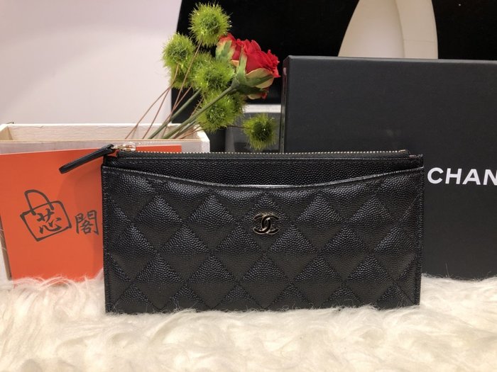 芯閣名牌精品店 Chanel A 香奈兒黑色荔枝牛皮金雙c Logo 扁式拉鍊長夾全新現貨 Yahoo奇摩拍賣