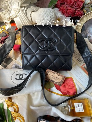 （售出）Chanel 古董vintage皮Logo黑羊斜背包/粗背帶/硬殼包/男女適用/方胖平替/無敵甜價