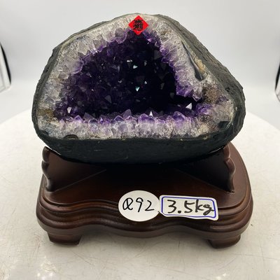 H3012頂級ESP烏拉圭紫水晶洞 含座重3.5kg ，高17cm，寬度19cm厚度16cm洞深5cm（紫晶洞
