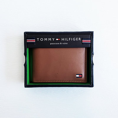 美國百分百【全新真品】Tommy Hilfig 皮夾 證件夾 TH 短夾 錢包 卡夾 票夾 駝色 CF83