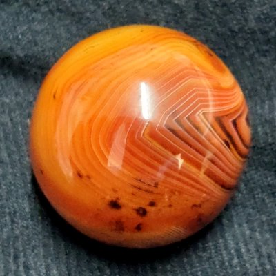 纏絲瑪瑙球14–33.3公克。直徑：29.2mm。珍藏水晶