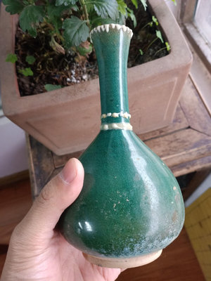 【二手】綠釉蒜頭瓶，鼓腹瓶，細頸瓶，小天球瓶，開片漂亮，有堆塑裝飾，24680【木清院】古董 老貨 擺件