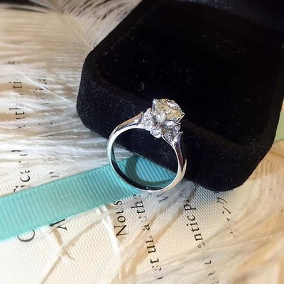 日韓時尚皇冠18K白金四爪擬真鑽戒求婚戒指结婚戒指