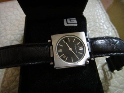 GUY LAROCHE PAIRS 品牌手錶帶有使用痕跡（視左4抽）