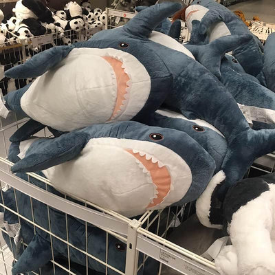 【愛購樂】 實拍 IKEA 鯊魚抱枕80CM 彩色鯊魚 大鯊魚娃娃 鯊魚玩偶 鯊魚靠枕 絨毛玩偶 交換禮物-滿599免運 巴卡巴卡