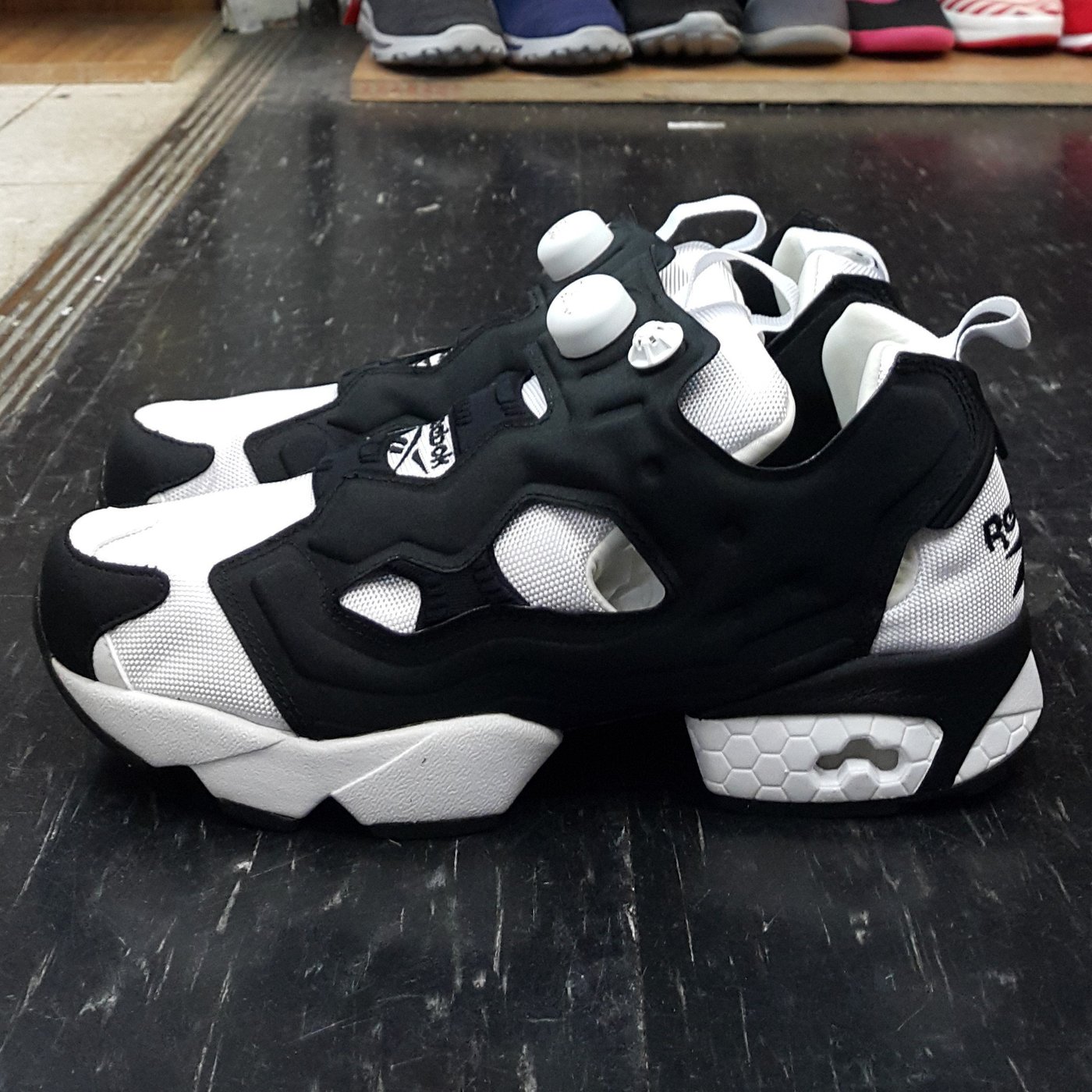 Reebok INSTA PUMP FURY OG M48559 熊貓黑白黑色白色慢跑鞋充氣蜂巢