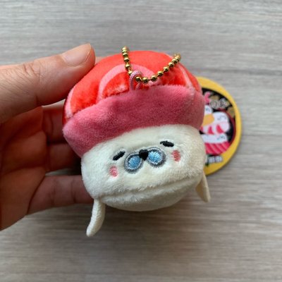 ❤Lika小舖❤全新正版台灣授權鮭魚壽司海豹玩偶布偶娃娃吊飾