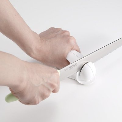 ❤Apple V.I.P❤居家生活用品☼日本製 KAI 貝印 波浪刀磨刀器 AP-0163-麵包刀磨刀器
