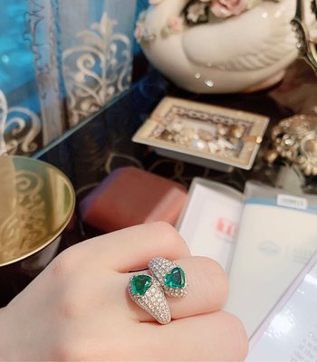 日本珠寶店購入天然祖母綠Emerald 1.74 鑽戒 稀有心型˙愛心雙心祖母綠 配置鑽石2.26ct寶格麗珠寶設計款 超貴氣 豪華鑲鑽真鑽戒台戒指