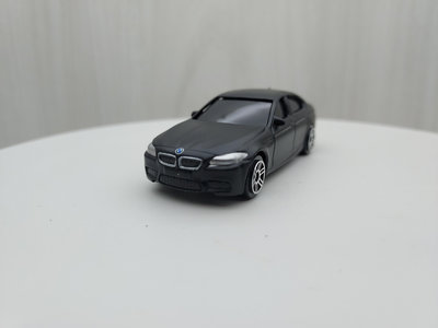 全新盒裝~1:64~寶馬 BMW M5 消光黑色 黑窗合金滑行車