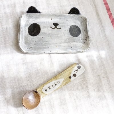【日花里悠然生活雜貨】 日本童趣繪本風手作家陶器-方皿-熊貓 #4934