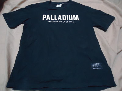 Palladium 黑色短袖文字T恤,尺寸XL,肩寬49cm,胸寬55cm,純棉,少穿降價大出清.