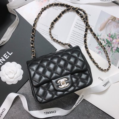 Chanel Classic Flap Square Mini Bag 小方胖