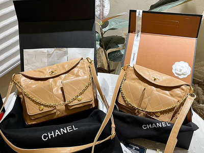 【二手包包】皮180 Chanel 24 Hobo 郵差包 機車包 黑色系的搭很適這季節 復古氛圍感瞬間拉 NO19386