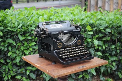 德國🇩🇪 Triumph 古董 打字機