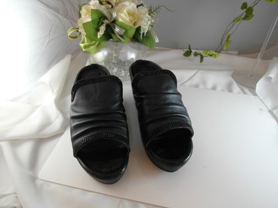 浪漫滿屋 專櫃品牌ee9女鞋.........(8)
