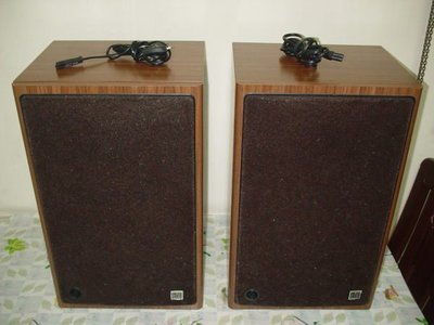 德國GRUNDIG Super HiFi Professional Aktiv Box 30胡桃木經典古董主動式喇叭，經典懷舊