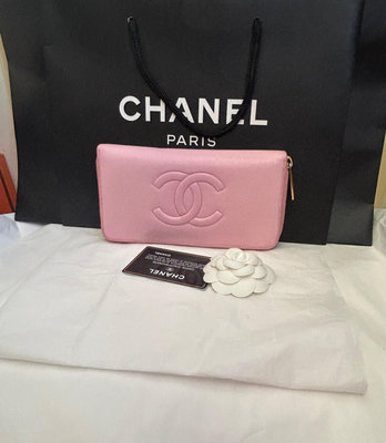 Chanel(祼粉紅大雙C logo牛皮）ㄇ字拉鍊長夾🙋此長夾較大、厚，可放iphone Max 、Pro ; 優惠價！