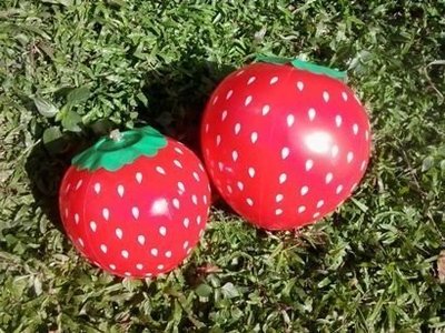 充氣玩具--14吋充氣草莓球海灘球 足球 西瓜球 大滾球 批發零售~