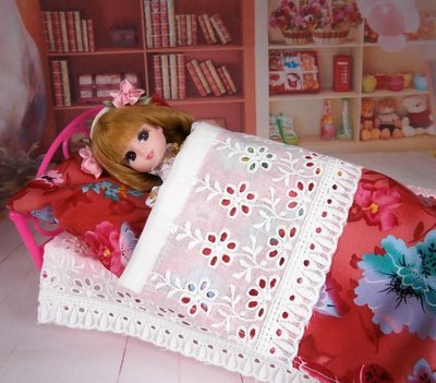 小禎ㄟ雜貨 莉卡娃娃配件組 桃色花床組 含床 被子 枕頭 娃娃床 適合30公分內的娃