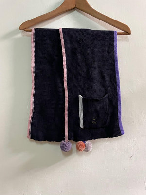 a la sha 黑色粉紫線條口袋毛線球球裝飾針織圍巾 / 1099