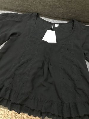 全新含吊牌 H&M 棉紡夏日 黑色 公主上衣 荷葉邊 透紗 全新轉售 寬鬆 透紗 夏天款式