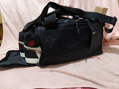 包包16 全新正品現貨 售完為止 Nike 側背包 手提包 健身包 輕巧包 裝備袋 健身物品 左邊可放運動鞋 讓乾溼分離