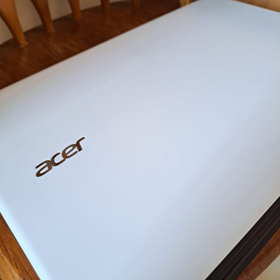 宏碁 acer E5-575G 15吋 (i5-6200U/SSD 256G/白色) 8.5成新 筆記型電腦