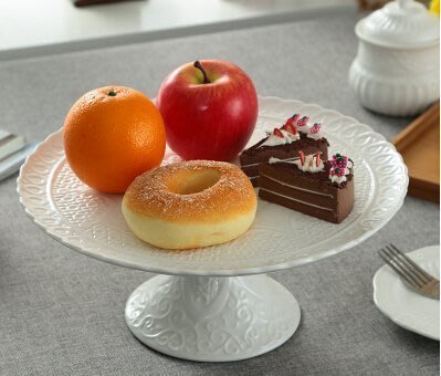【熱賣精選】陶瓷蛋糕雕花盤子 歐式公主風白色高腳點心盤 下午茶盤點心架71A
