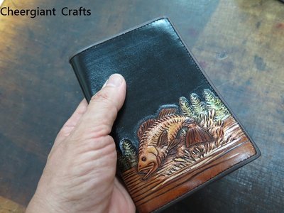 巧將手工皮件禮品魚躍龍門護照皮夾Cheergiant fish hand carved leather wallet