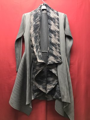 三宅一生系列 流行時尚精品 皺摺折疊衣 - 外套 【外套 ( 長 : 85cm ) 】