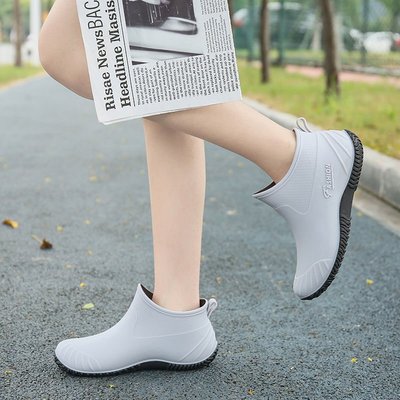 下殺-日系新款雨鞋女時尚成人短筒加絨雨靴廚房工作防滑防水輕便膠鞋