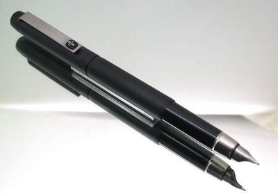 派克唯一得過設計獎的筆PARKER 25型(黑鋼)鋼筆. 1982年英國廠製庫藏新品