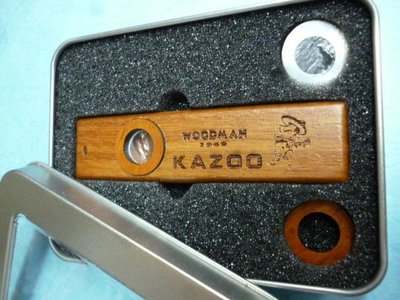 【筌曜樂器】Woodman Kazoo 卡祖笛 KAZOO 卡柱笛檀木 手工木製 鴨子笛 鐵盒 現貨 笛膜 備用木蓋