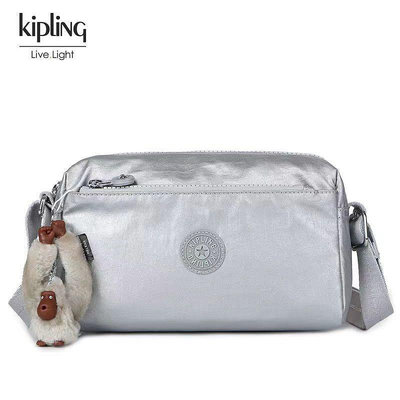 小Z代購#Kipling 猴子包 K16217 金屬銀 輕量輕便多夾層 斜背肩背包 多夾層 大容量 隨身包 日常 防水