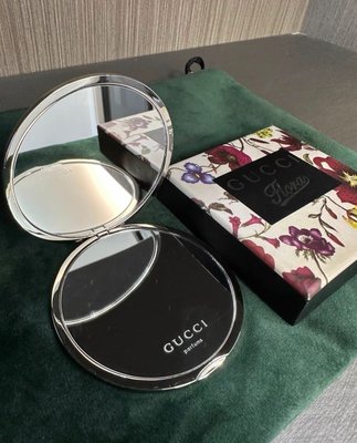 🈶貨‼️❤️歐洲代購---GUCCI美妝櫃會員禮品銀色花卉翻蓋雙面隨身鏡(附紙盒、提袋)