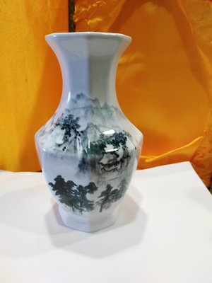 中華陶瓷  八角墨彩山水瓶 小瓶