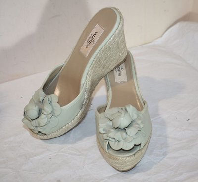 海洋工坊二手名牌旗艦店~ Valentino小羊皮灰白花朵楔型鞋(size:36)  ~~~夏季回饋價~~~
