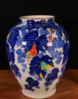 日本回流 老香蘭社 東社款 葡萄紋花瓶（余2）