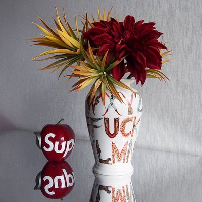 Supreme Alphabet Vase 花瓶 | venezafoods.com.br