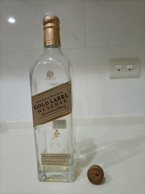 【繽紛小棧】JOHNNIE WALKER. GOLD LABEL威士忌 蘇格蘭 約翰走路 金牌珍藏 酒瓶 空酒瓶 水瓶