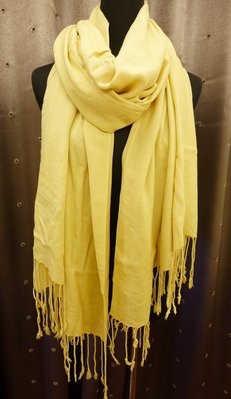 全新從未用過 國外帶回 100% PASHMINA 淡土黃色圍巾披巾長巾，只有一條，低價起標無底價！本商品免運費！