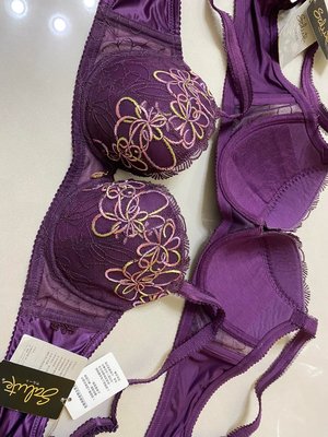 華歌爾 莎露 Salute 刺繡蕾絲 精緻內衣 C70 專櫃進口內衣 紫色 零碼
