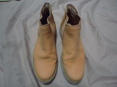 Timberland 淡黃棕色真皮膠底鬆緊帶短靴,US6.5W/UK4.5,鞋內長23.2cm,有使用痕跡如圖,清倉大特價