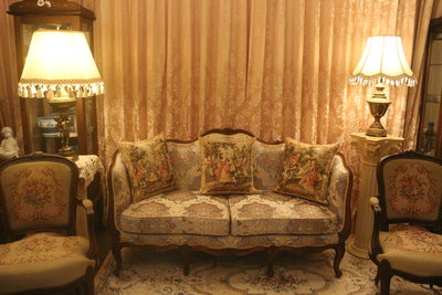 (已售)【家與收藏】 稀有珍藏歐洲百年古董法國古典優雅手工胡桃木緹花絨布三人沙龍椅/沙發椅