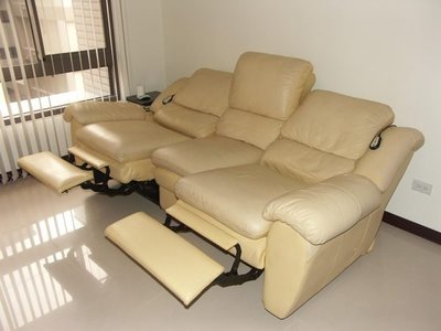 沙發修理新竹以北 :  專業沙發修理、換皮(布)、翻新、訂做--E相片就可估價!