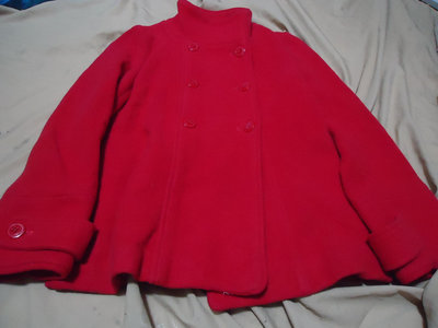 JOAN 亮紅色羊毛斗篷短大衣,100%毛,有內裡,尺寸M,肩寬37cm,胸寬46.5cm,使用痕跡如圖,降價出清