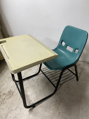 二手 連結課桌椅 學習桌椅 學校補習班課桌椅 [C010]